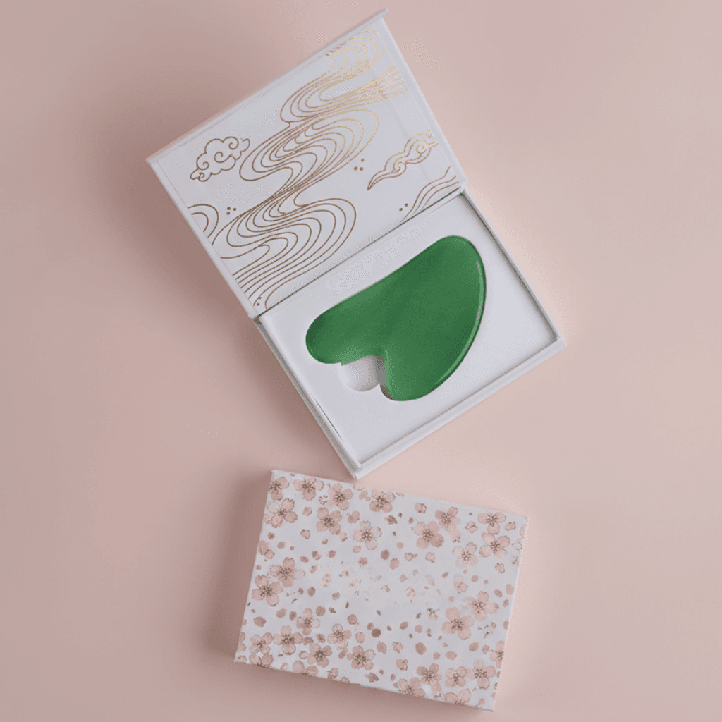 LynaFace Jade Gua Sha - Podkreśl owal twarzy i wspomóż drenaż limfatyczny - rytuał piękna, który możesz wykonać samodzielnie